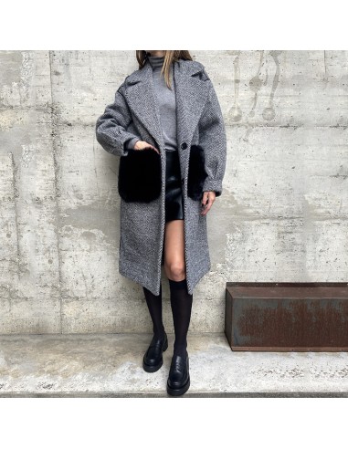 Cappotto reversibile nero con tasche in pelliccia