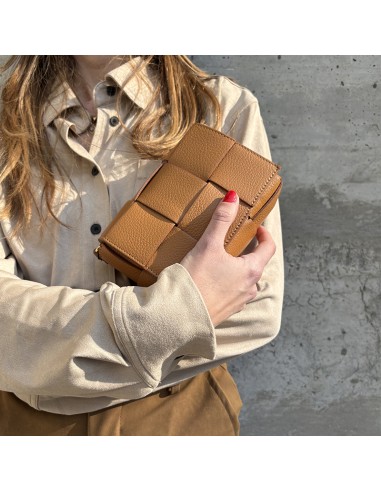 Pochette con lavorazione ad intreccio cuoio