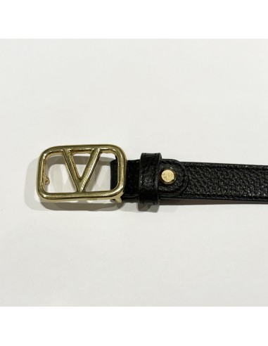 Cintura in pelle nera con logo V