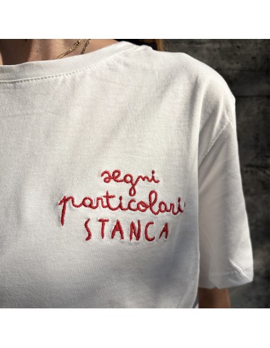 T-shirt con scritta SEGNI PARTICOLARI STANCA