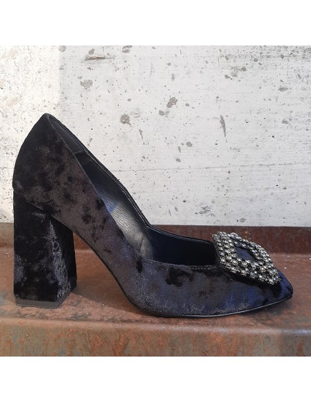 NACREE DECOLLETE' IN VELLUTO NERO