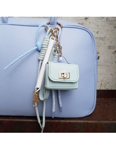 Charm con borsetta celeste 2