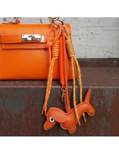 Charm con bassotto arancione