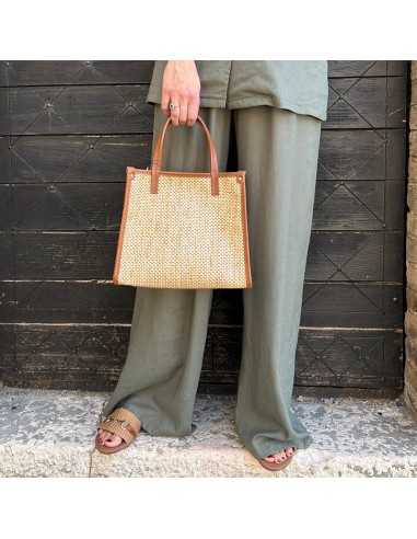Shopper in rafia e bordi in pelle cuoio