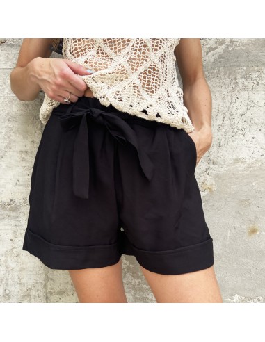 Bermuda con fiocco nero