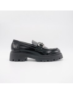 Mocassino nero con morsetto...
