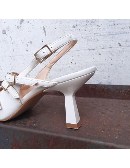 Pasinetti decolletè in vernice burro triplo cinturino