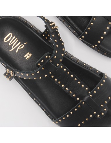 Ovyè sandalo in pelle con borchiette...