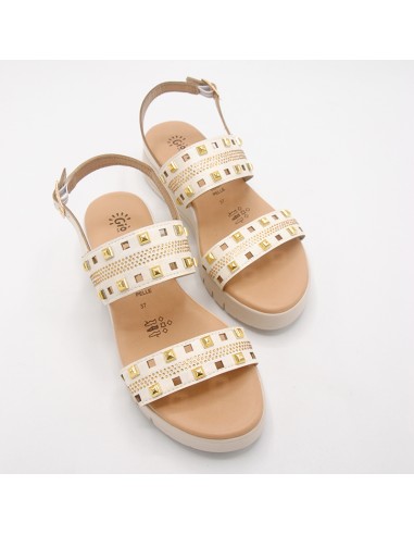 Sandalo con borchiette e strass