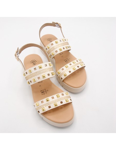Sandalo con borchiette e strass