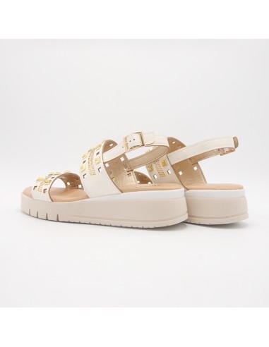 Sandalo con borchiette e strass