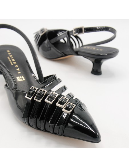 Pasinetti decolleté nera con 5 fibbie