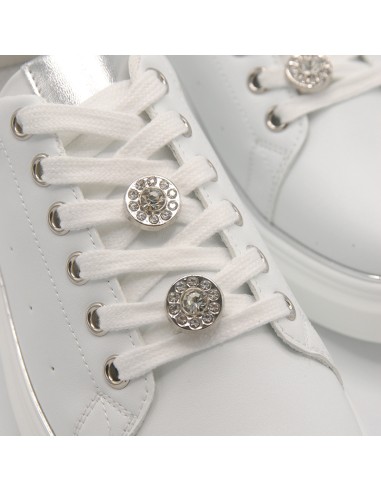 Sneakers bianca con charm argento