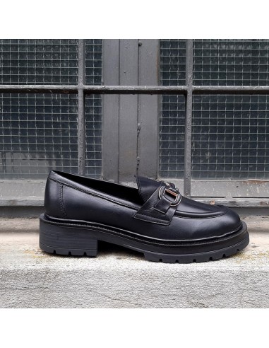 Dreena's mocassino in pelle nero con morsetto