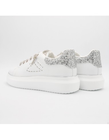 Sneakers bianca con strass argento