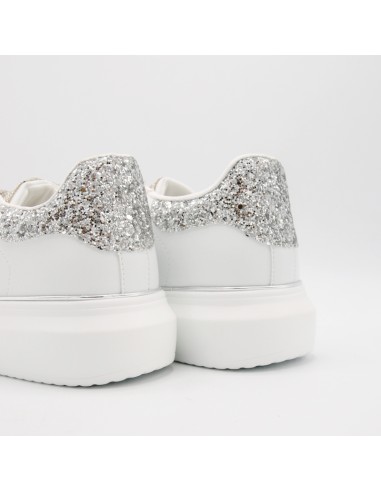Sneakers bianca con strass argento