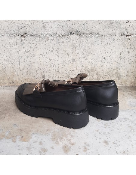 Boomerang mocassino con frangia nero/oliva